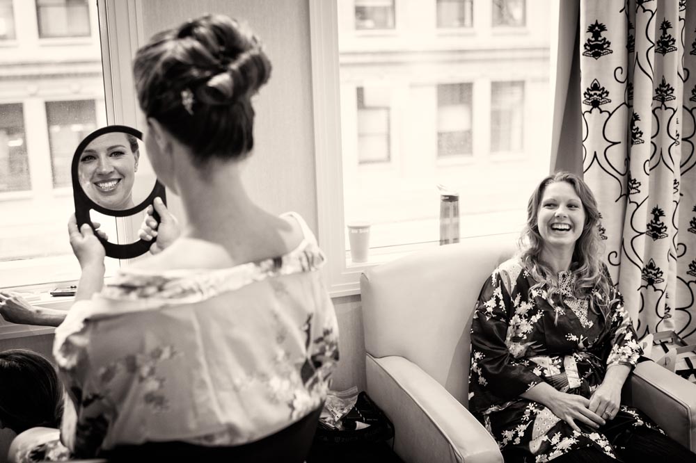 Bridesmaids getting ready at jw marriott chicago